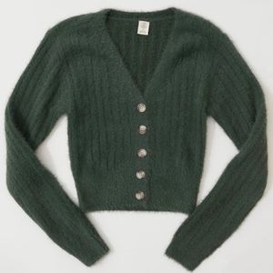Urban Outfitters Madie Fuzzy Fitted Cardigan in Dark Green Small